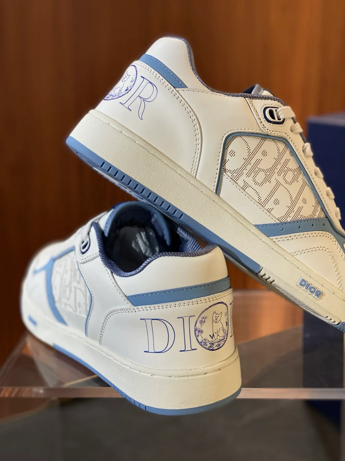 💰780 Dior | New B27 styles for men and women ♞size; women 35~40 men 38~47 DIOR AND HYLTON NEL B27 Uptown The best and most eye-catching Dior is B27, the combination is invincible. Versatile for daily use, no choice of combinations. B27 feels comfortable on the feet ~ If you like this kind of elegant and simple color matching, you must buy it
